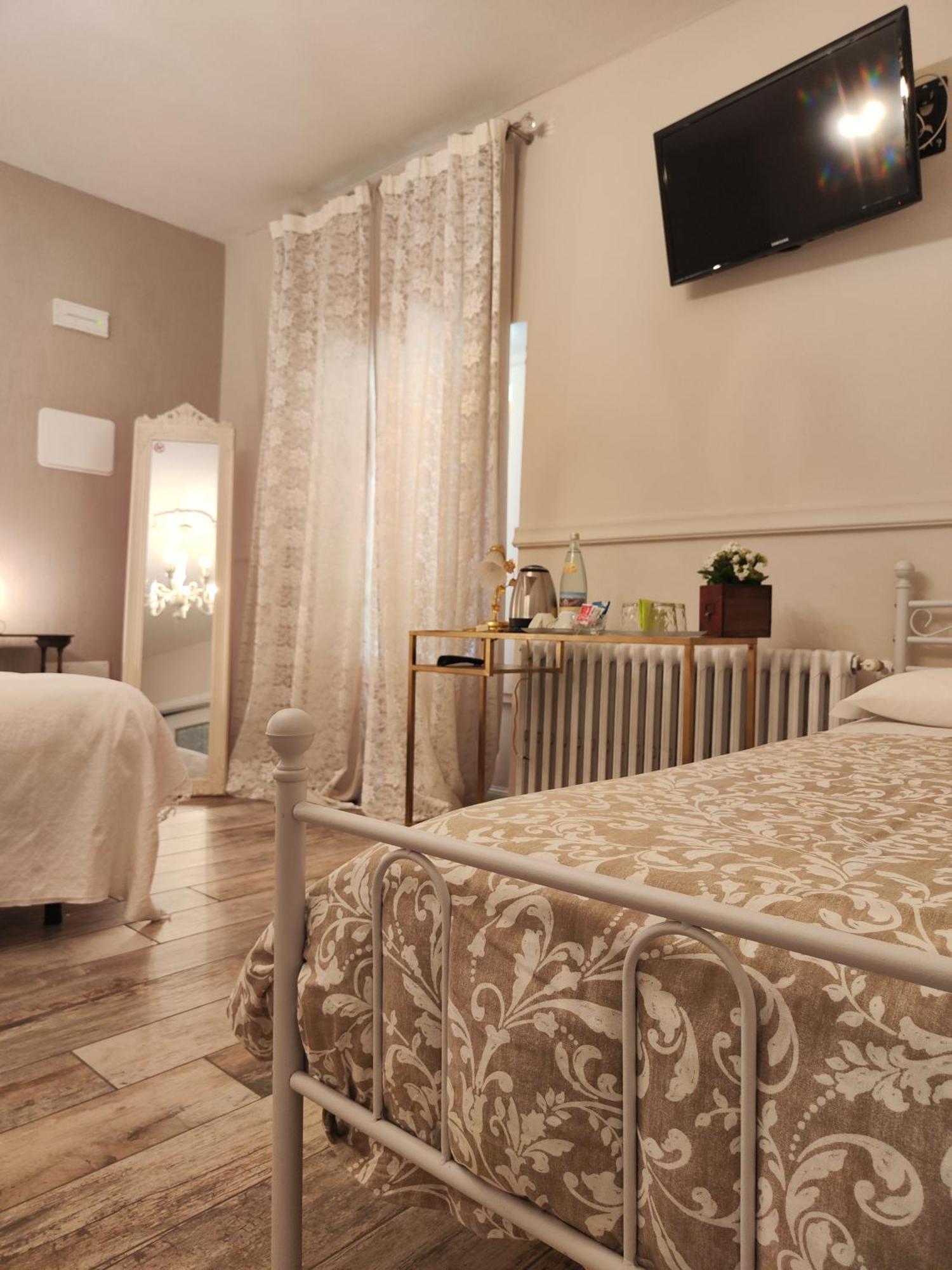 Garda Relais Antica Romelia Bed and Breakfast Montichiari Exteriör bild