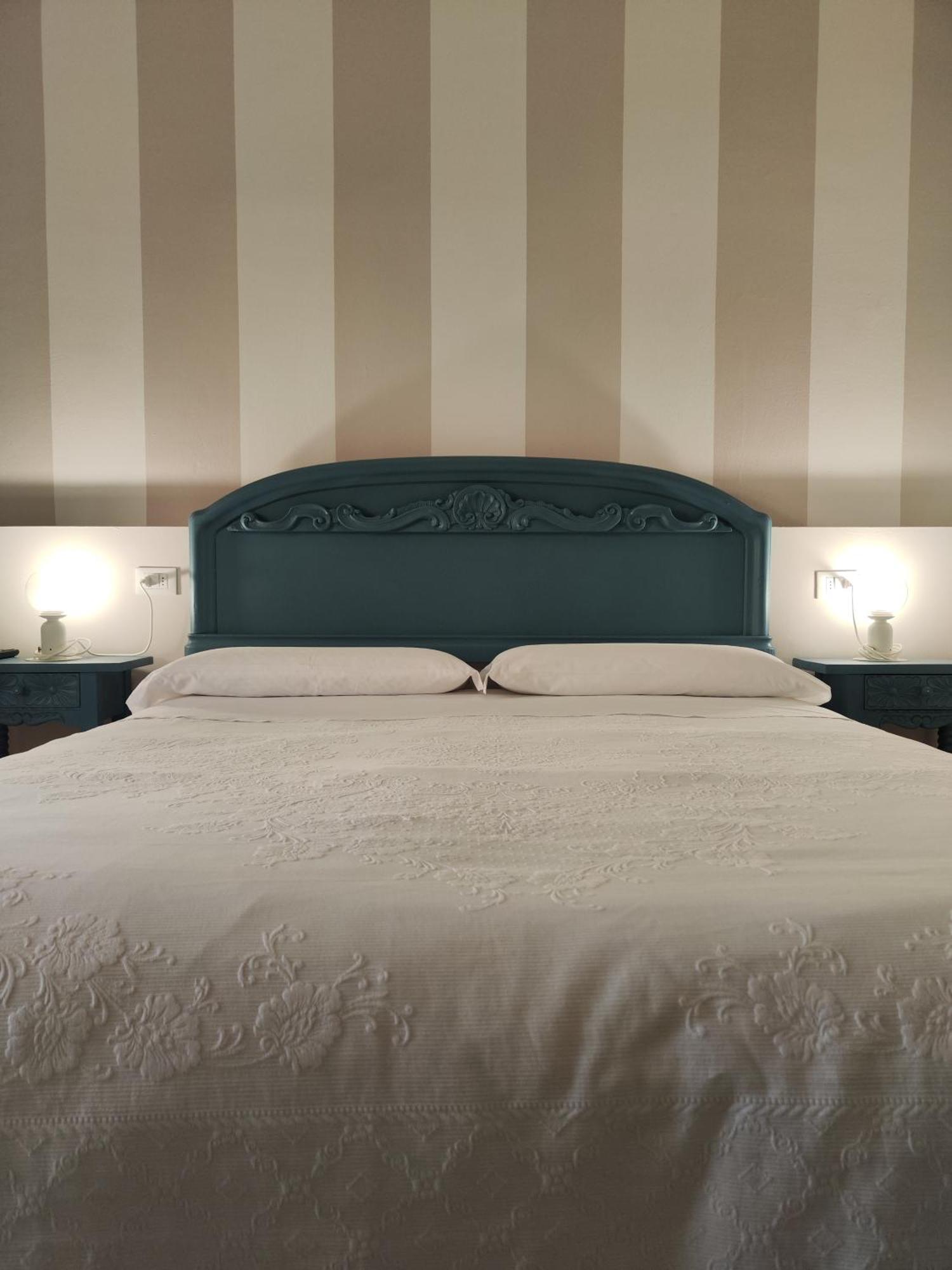 Garda Relais Antica Romelia Bed and Breakfast Montichiari Exteriör bild