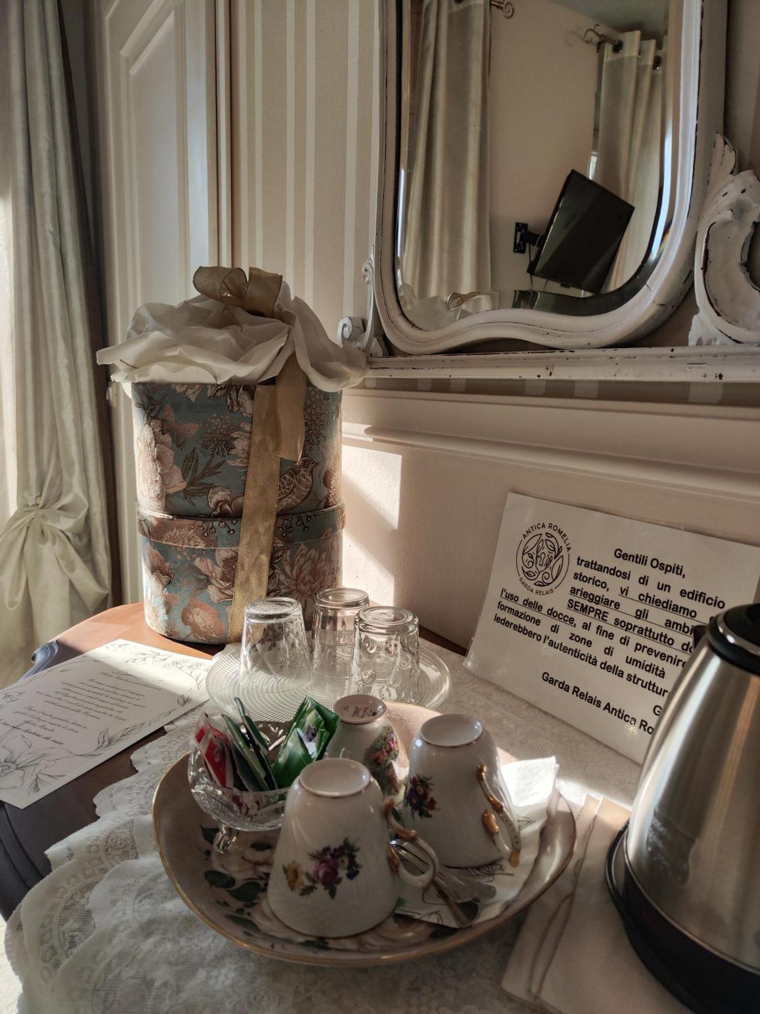 Garda Relais Antica Romelia Bed and Breakfast Montichiari Exteriör bild