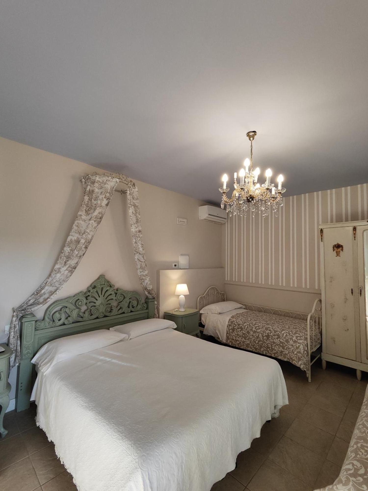 Garda Relais Antica Romelia Bed and Breakfast Montichiari Exteriör bild