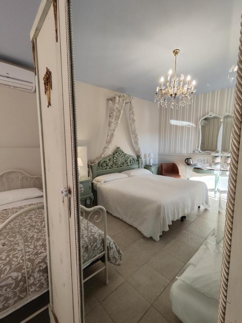 Garda Relais Antica Romelia Bed and Breakfast Montichiari Exteriör bild