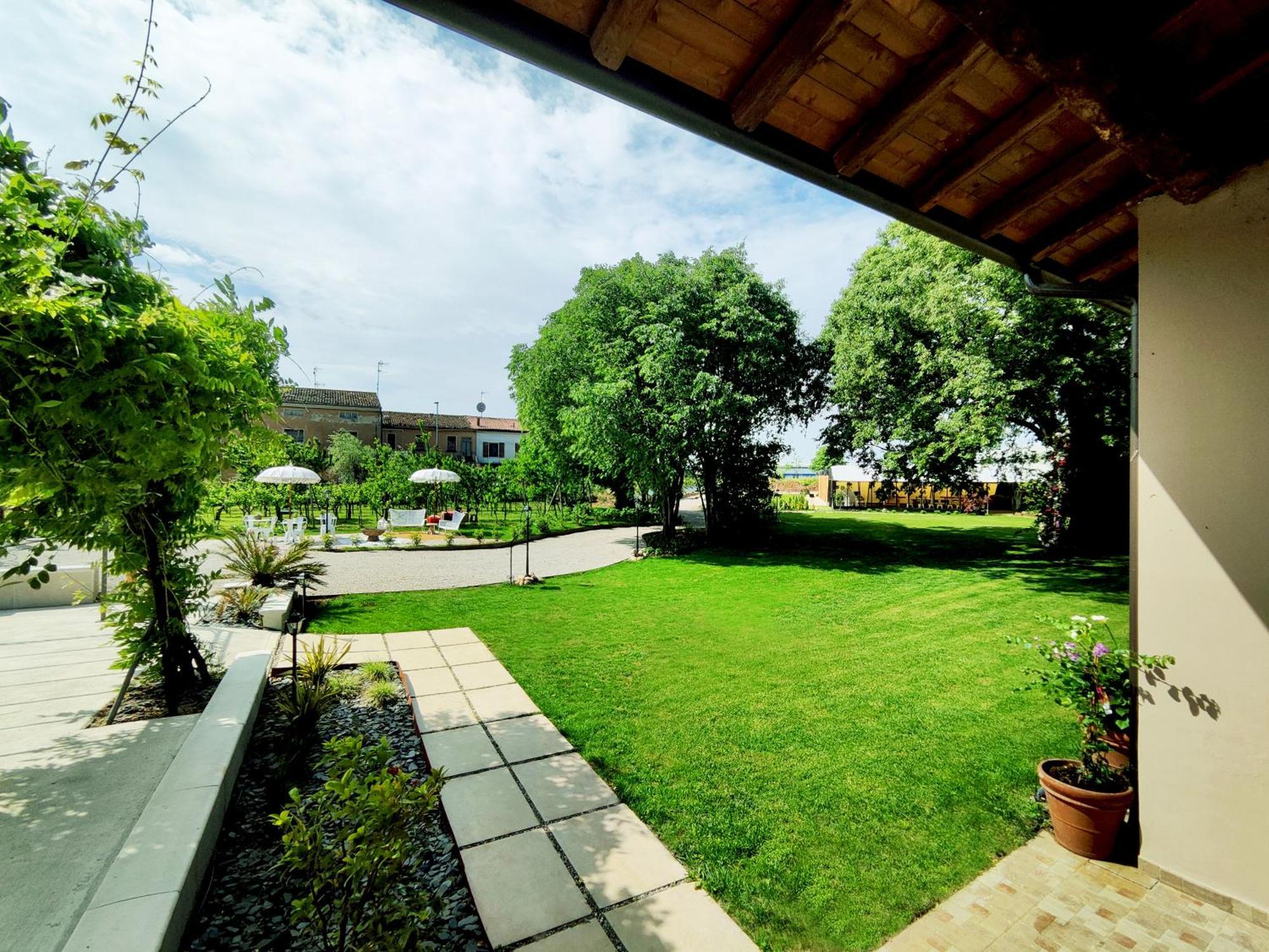 Garda Relais Antica Romelia Bed and Breakfast Montichiari Exteriör bild